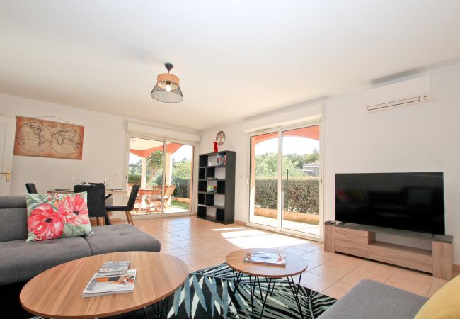 Apartment in Mandelieu-la-Napoule - 2 bedroom flat in a private residence with pool Apartment in Mandelieu-la-Napoule - 2 bedroom flat in a private residence with pool
