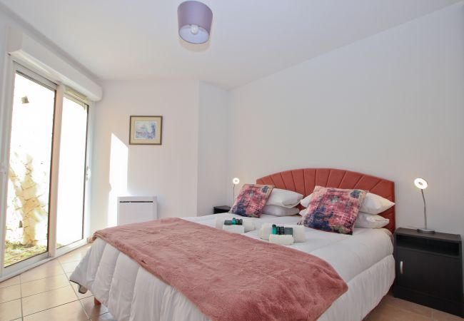 Apartment in Mandelieu-la-Napoule - 2 bedroom flat in a private residence with pool Apartment in Mandelieu-la-Napoule - 2 bedroom flat in a private residence with pool