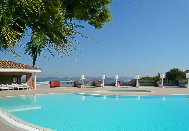 Apartment in Mandelieu-la-Napoule - 2 bedroom flat in a private residence with pool Apartment in Mandelieu-la-Napoule - 2 bedroom flat in a private residence with pool