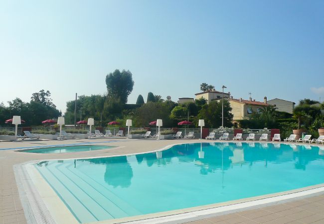 Apartment in Mandelieu-la-Napoule - 2 bedroom flat in a private residence with pool Apartment in Mandelieu-la-Napoule - 2 bedroom flat in a private residence with pool