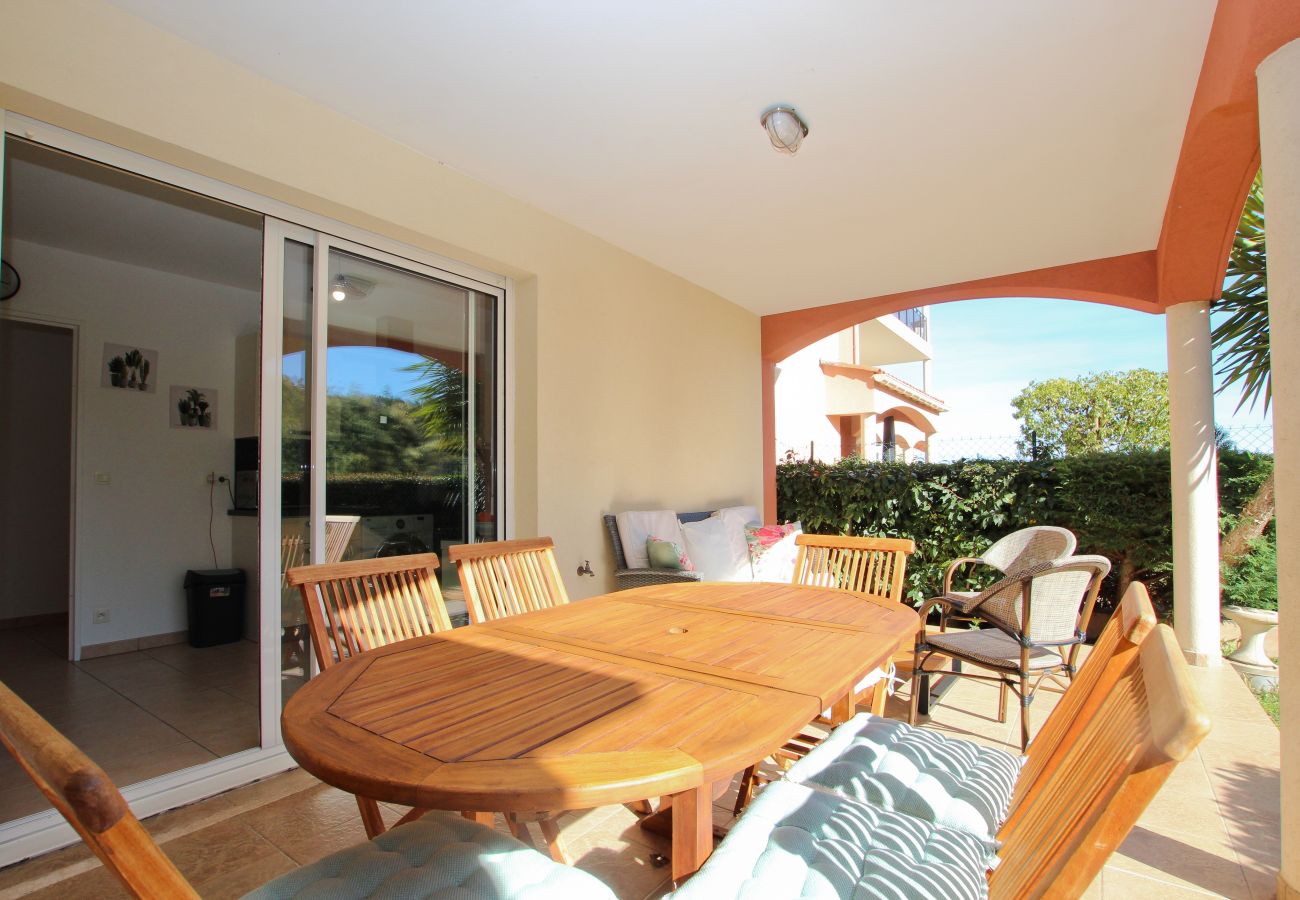 Apartment in Mandelieu-la-Napoule - 2 bedroom flat in a private residence with pool