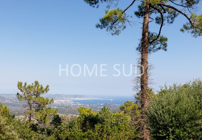 Villa in Saint-Jean-de-l'Esterel - Splendid sea view villa nestled in the heart of a secure domain in full greenery Villa in Saint-Jean-de-l'Esterel - Splendid sea view villa nestled in the heart of a secure domain in full greenery