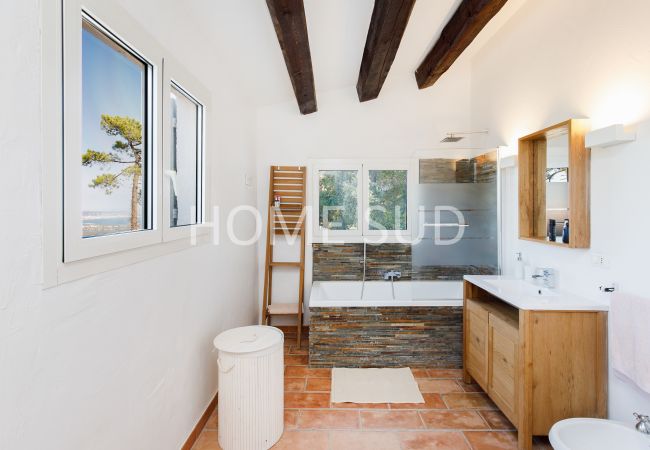 Villa in Saint-Jean-de-l'Esterel - Splendid sea view villa nestled in the heart of a secure domain in full greenery Villa in Saint-Jean-de-l'Esterel - Splendid sea view villa nestled in the heart of a secure domain in full greenery