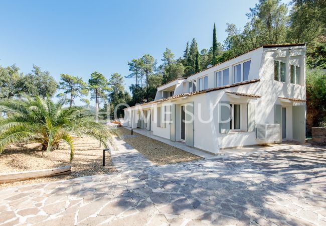 Villa in Saint-Jean-de-l'Esterel - Splendid sea view villa nestled in the heart of a secure domain in full greenery Villa in Saint-Jean-de-l'Esterel - Splendid sea view villa nestled in the heart of a secure domain in full greenery