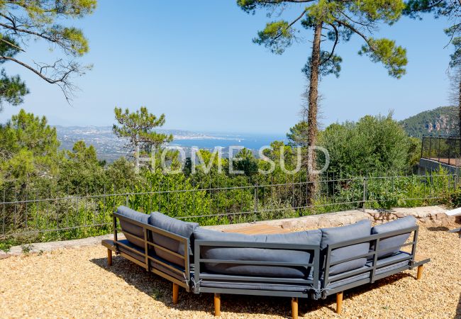 Villa in Saint-Jean-de-l'Esterel - Splendid sea view villa nestled in the heart of a secure domain in full greenery Villa in Saint-Jean-de-l'Esterel - Splendid sea view villa nestled in the heart of a secure domain in full greenery