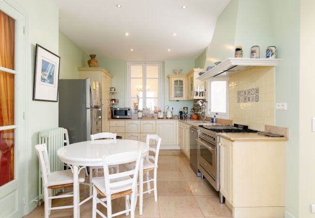 Villa in Cannes - Exceptional villa in the heart of Cannes with amazing panoramic sea view Villa in Cannes - Exceptional villa in the heart of Cannes with amazing panoramic sea view