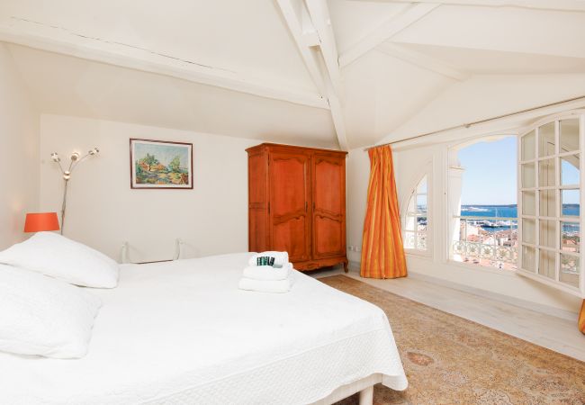 Villa in Cannes - Exceptional villa in the heart of Cannes with amazing panoramic sea view Villa in Cannes - Exceptional villa in the heart of Cannes with amazing panoramic sea view