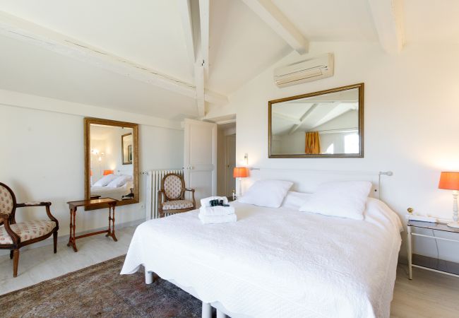 Villa in Cannes - Exceptional villa in the heart of Cannes with amazing panoramic sea view Villa in Cannes - Exceptional villa in the heart of Cannes with amazing panoramic sea view