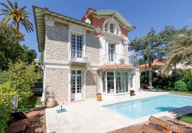 Villa in Cannes - Exceptional villa in the heart of Cannes with amazing panoramic sea view Villa in Cannes - Exceptional villa in the heart of Cannes with amazing panoramic sea view