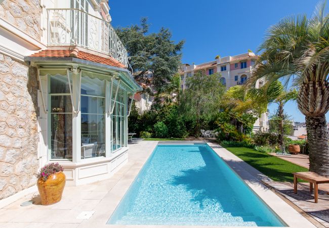 Villa in Cannes - Exceptional villa in the heart of Cannes with amazing panoramic sea view Villa in Cannes - Exceptional villa in the heart of Cannes with amazing panoramic sea view