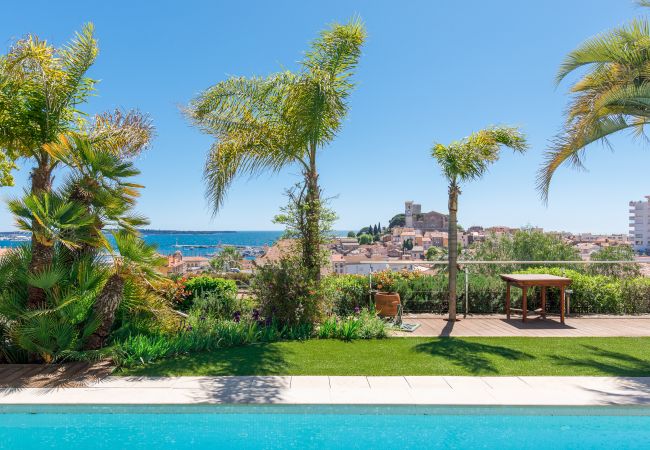 Villa in Cannes - Exceptional villa in the heart of Cannes with amazing panoramic sea view Villa in Cannes - Exceptional villa in the heart of Cannes with amazing panoramic sea view