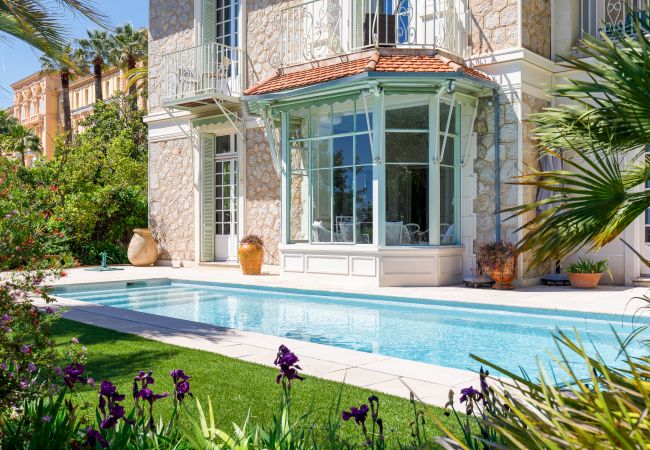 Villa in Cannes - Exceptional villa in the heart of Cannes with amazing panoramic sea view Villa in Cannes - Exceptional villa in the heart of Cannes with amazing panoramic sea view