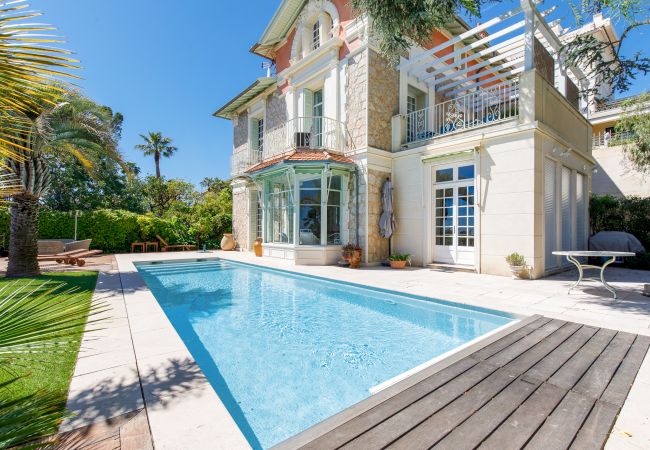 Villa in Cannes - Exceptional villa in the heart of Cannes with amazing panoramic sea view Villa in Cannes - Exceptional villa in the heart of Cannes with amazing panoramic sea view